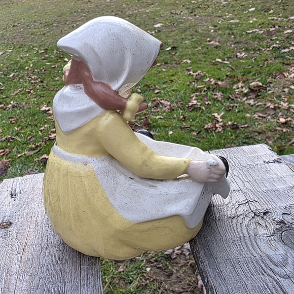 Vtg Ceramic Figurine 1980s Girl Flower Girl With Hat Cottagecore Southern Belle - Picture 2 of 5